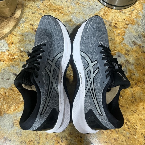 ASICS GT 1000 size 6.5 - Picture 5 of 8